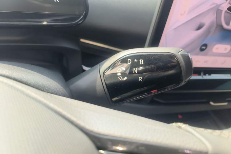 Used Volkswagen ID.UNYX 2024 Pro Long-Range Version Gear Lever