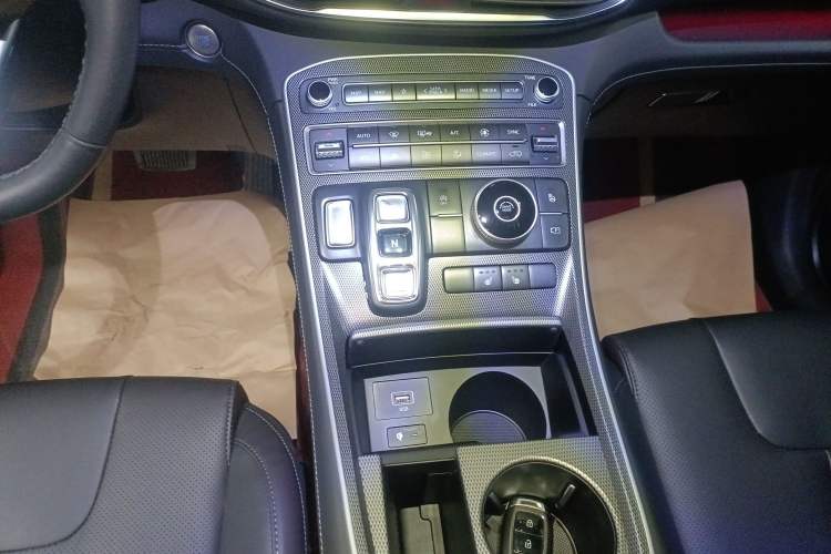 Used Hyundai Santa Fe 2023 Traveler 380T GDi Automatic Two-Wheel Drive LUX Prestige Edition