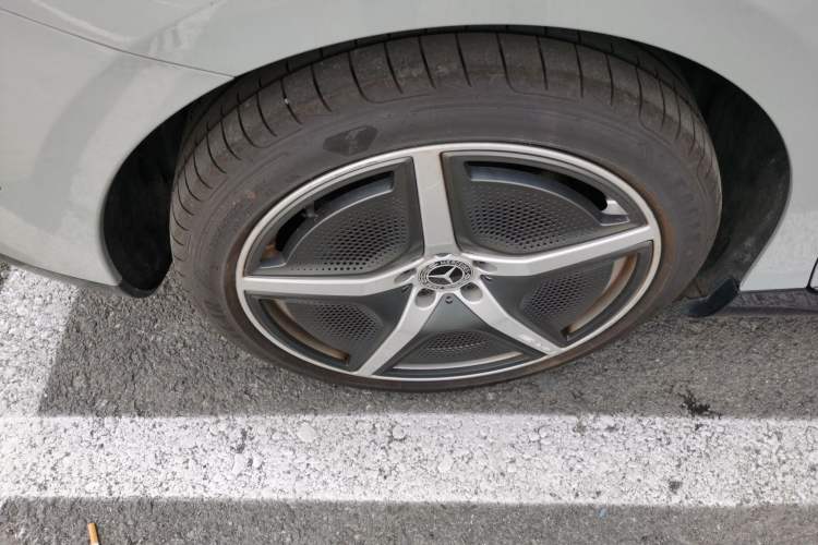 Used Mercedes-Benz EQE 2022 350 Luxury Edition Right Rear Wheel Hub