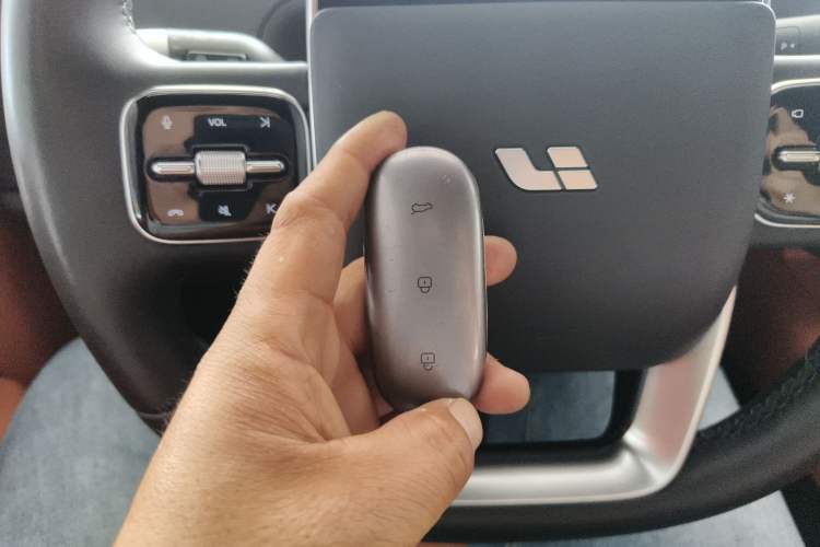 Used Li Auto L8 2023 Pro Model
