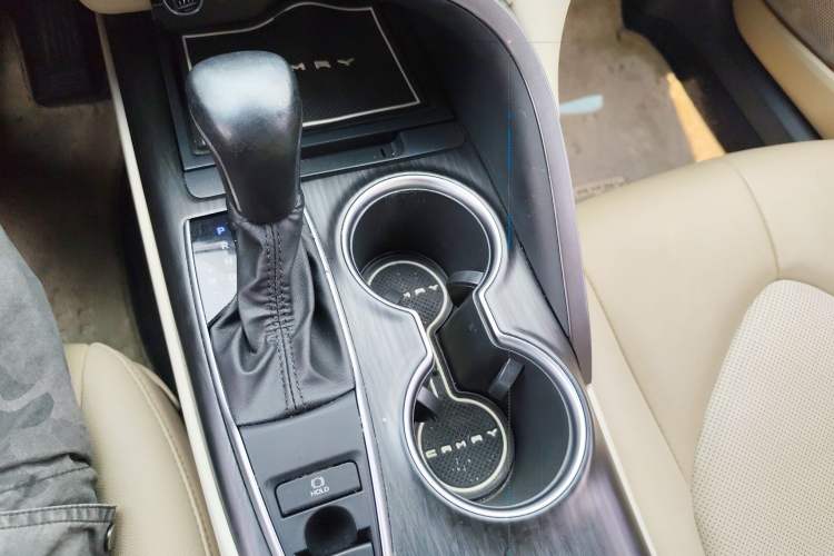 Used Toyota Camry 2021 2.0G Luxury Edition
