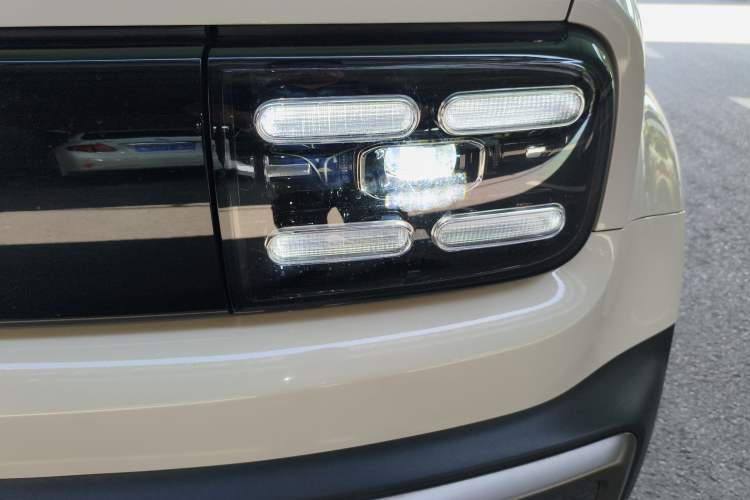 Used Baojun Spark EUV 2025 Flagship Edition 5 Seats Left Front Headlight