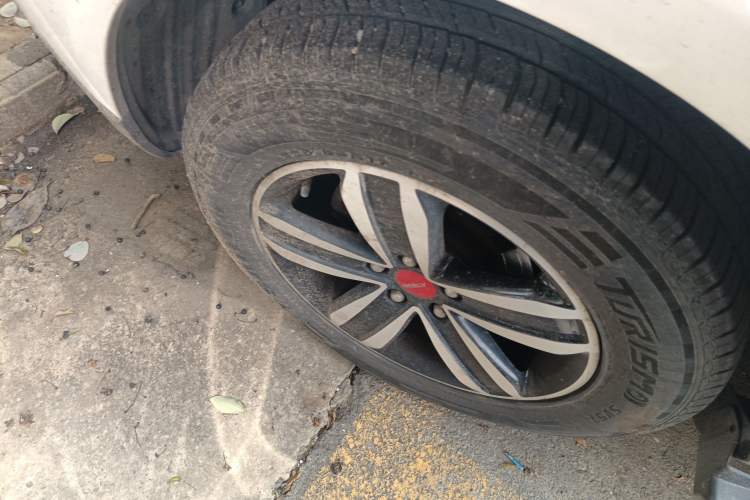 Used Geely Auto GX7 2015 Sports Edition 2.0L Automatic Luxury Upgrade Version China V Standard