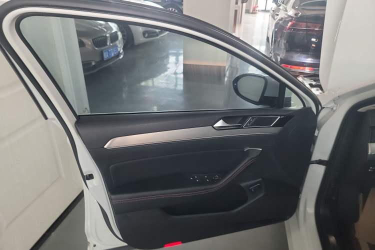 Used Volkswagen Variant 2018 380TSI Two-Wheel Drive Comfort Edition