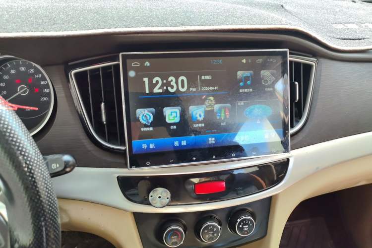 Used Baojun 730 2016 1.5L Manual Standard Version 7 Seats Audio And AC Panel