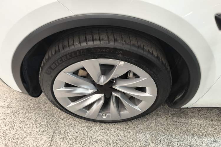 Used Tesla Model Y 2025 Rear-Wheel-Drive Version
