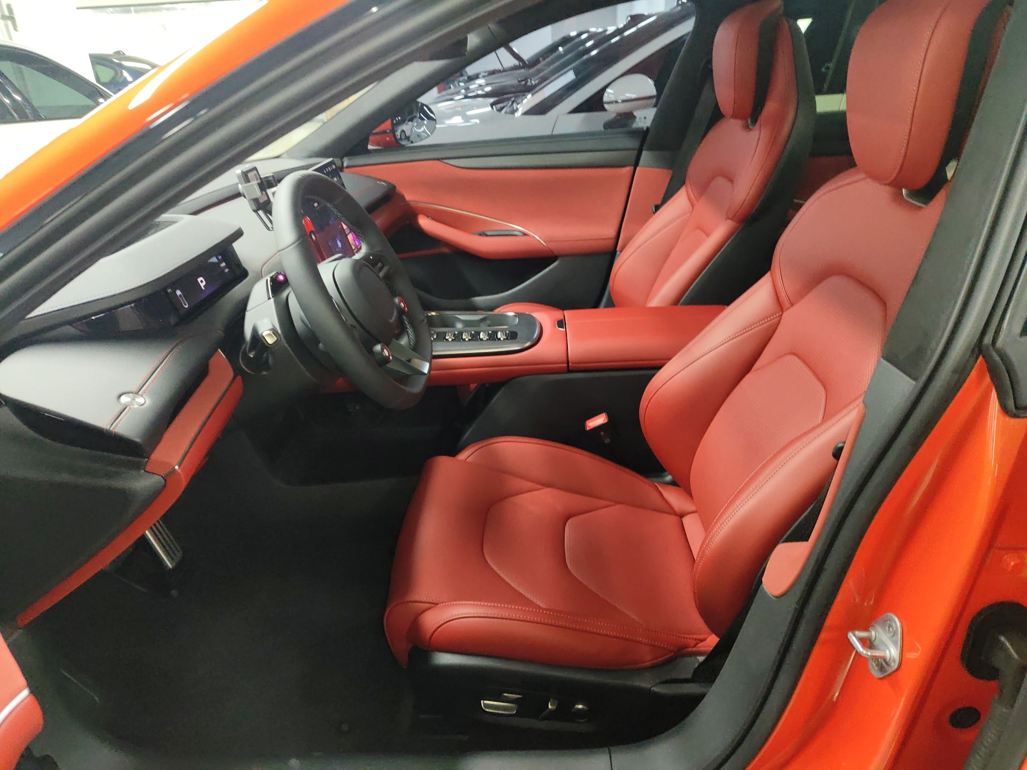 Переднее сиденье в автомобиле