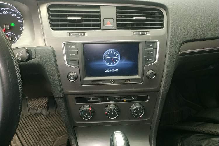 Used Volkswagen Golf 2015 1.4TSI Automatic Luxury Model
