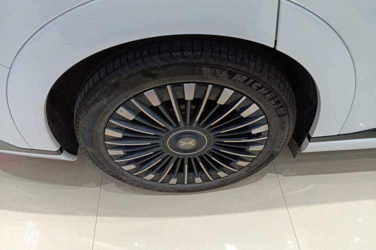 Used XPeng X9 2025 740 Ultra-Long Range Max Exterior 5