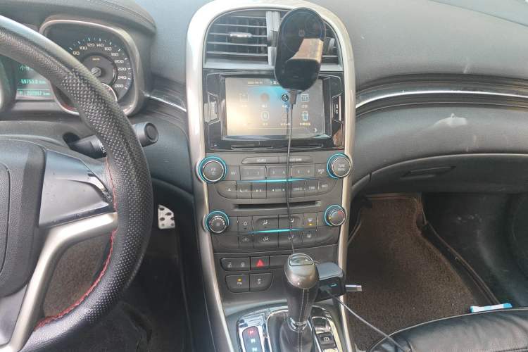 Used Chevrolet Malibu 2014 1.6T Automatic Comfort Edition Audio And AC Panel