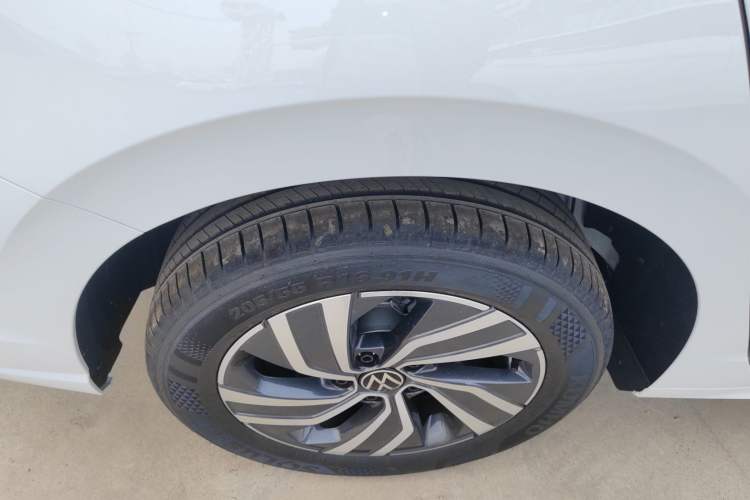 Used Volkswagen Bora 2026 200TSI DSG Yuexing Navigation Edition Right Rear Wheel Hub