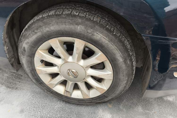 Used Nissan Teana 2006 230JK-S Comfort Sunroof Right Front Wheel Hub