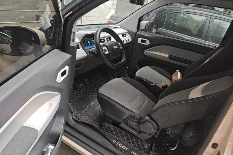 Used Chery QQ Ice Cream 2022 120km Conical Shape Lithium Iron Phosphate Driver Seat