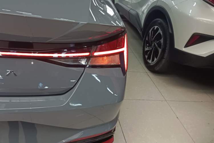 Used Hyundai Elantra 2021 1.5L CVT LUX Prestige Edition