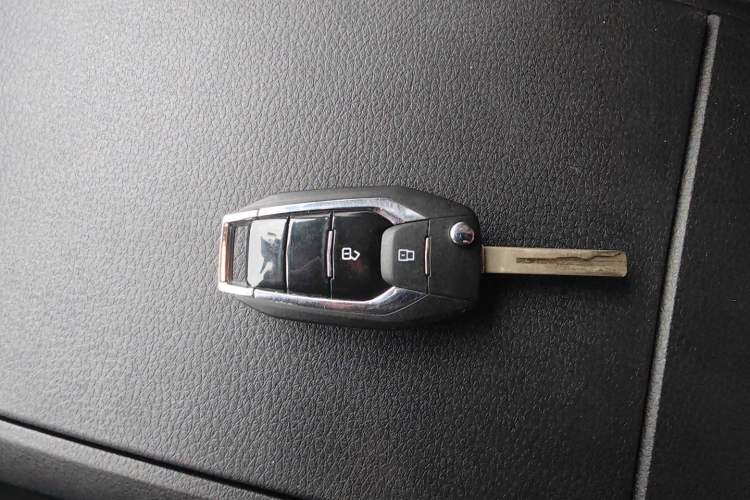 Used SAIC MAXUS G20 2023 Facelifted ES 2.0T Gasoline Automatic Value Edition Vehicle Key