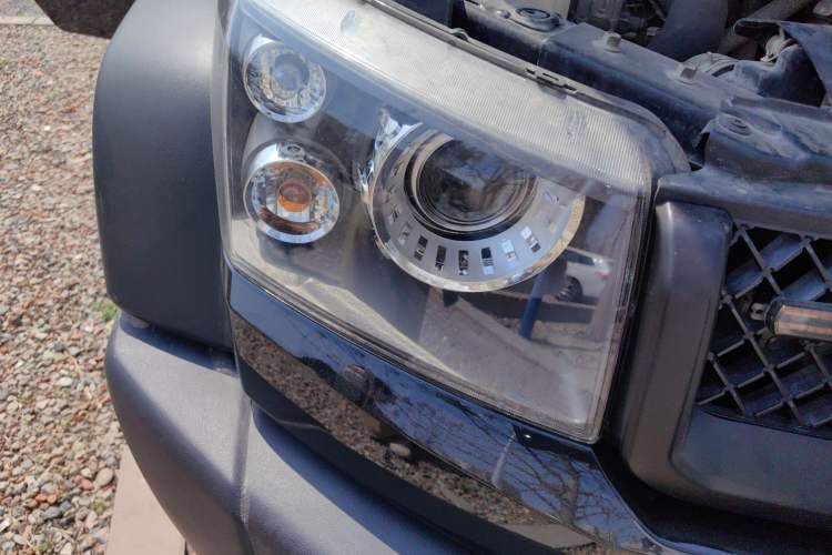 Used BAIC Off-Road BJ40 2016 40L 2.3T Automatic All-Wheel Drive Premium Edition Right Front Headlight