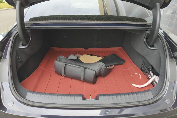 Used Xiaomi Auto SU7 2024 Four-Wheel Drive Ultra-Long Range Advanced Intelligent Driving Max Edition Trunk