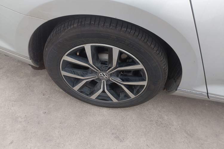 Used Volkswagen Magotan 2020 330TSI DSG Leading Model Right Rear Wheel Hub