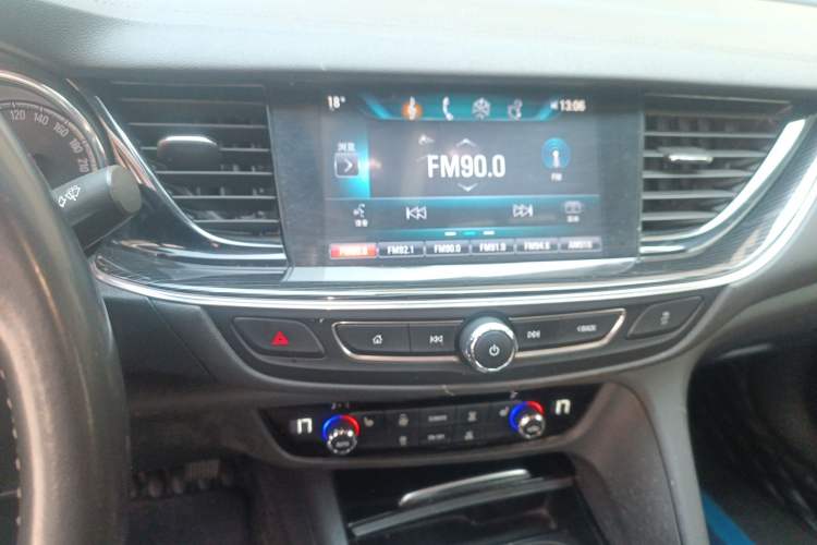 Used Buick Regal 2019 20T Elite Version China VI Standard Audio And AC Panel