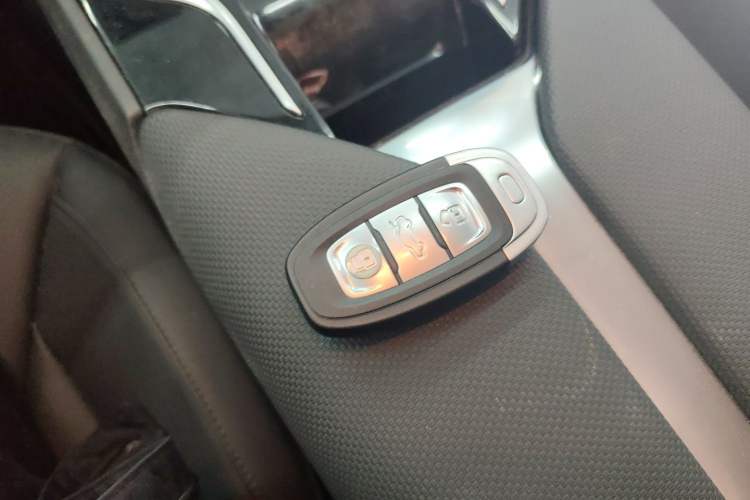 Used Hongqi E-QM5 2022 431 km Charge & Enjoy Edition
