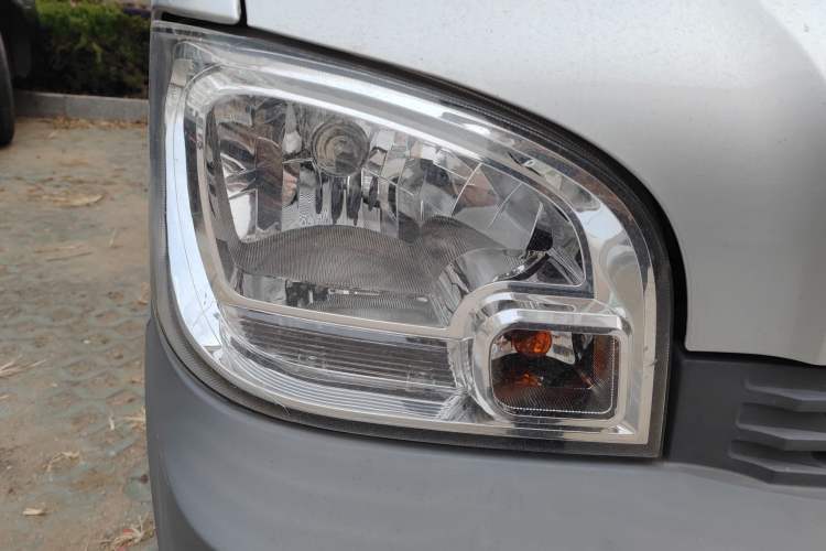 Used Wuling Zhiguang 2020 1.2L Van Utility Model China VI Emission Standard 2 Seats LSI
