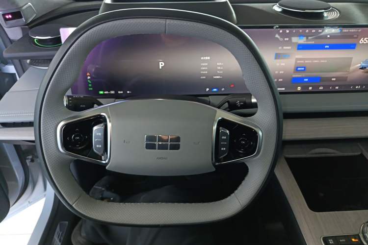 Used Geely Galaxy E8 2024 665 km Range Rear-Drive Starship Long-Range Version
