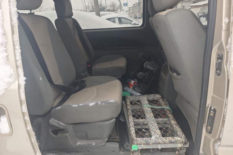 Used FORTHING Lingzhi 2013 M3 1.6L 7-Seater Luxury Model
