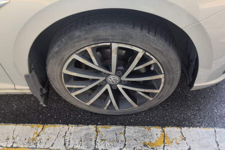 Used Volkswagen Lavida 2018 280TSI DSG Luxury Edition China V Standard Right Front Wheel Hub