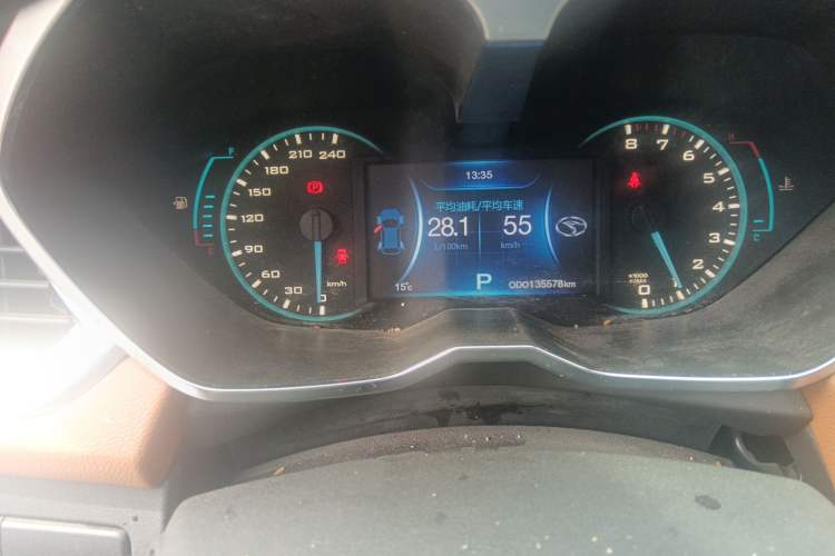 Used Soueast DX7 2015 1.5T Automatic Elite Model Odometer Close Up