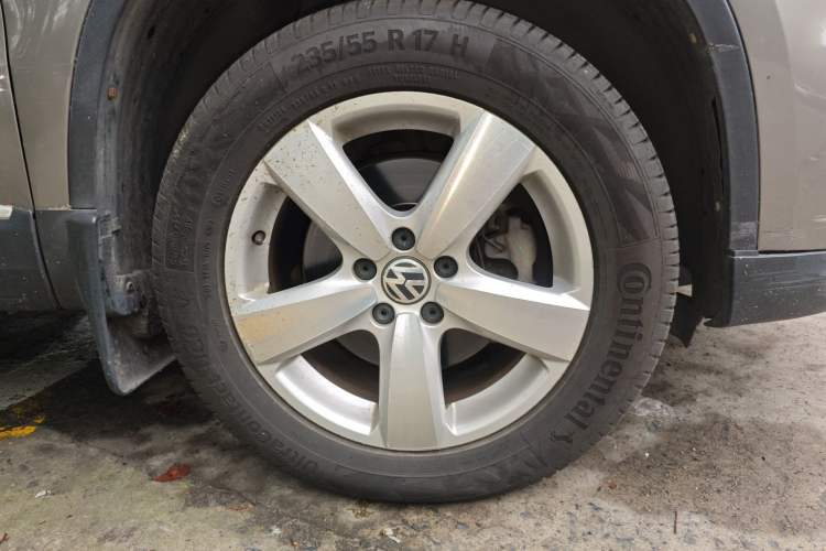 Used Volkswagen Tiguan 2010 1.8TSI Automatic All-Wheel-Drive Elite Edition Right Front Wheel Hub