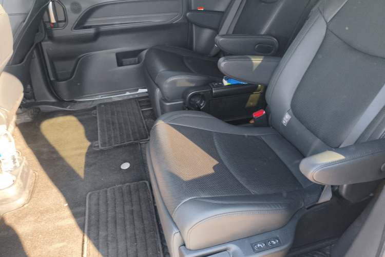 Used Toyota Granvia 2023 2.5L Hybrid Prestige VIP Edition Left Rear Seat