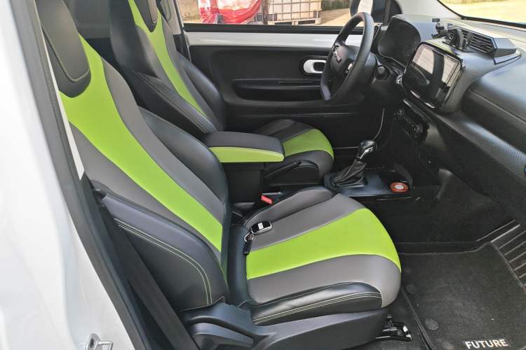 Used Roewe Clever 2021 302 km New Four-Seater Super-Efficient Version
