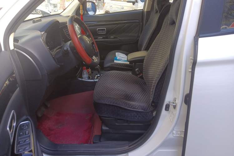 Used Mitsubishi Outlander 2019 2.0L Two-Wheel Drive Comfort Edition 5 Seats China V Standard
