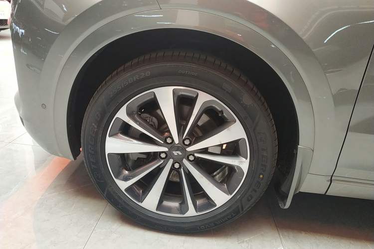 Used Li Auto ONE 2021 Extended-Range 6-Seater Version Left Front Wheel Hub