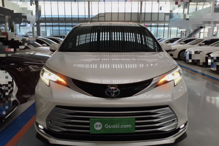 Used Toyota SIENNA 2023 2.5L Hybrid Platinum Edition Front