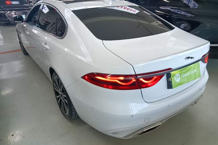 Used Jaguar XFL 2025 Model—2.0T P250, Two-Wheel Drive, Premium Luxury Edition
