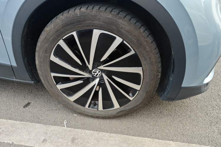 Used Volkswagen ID.4 X 2023 Pure Long-Range Version Right Front Wheel Hub