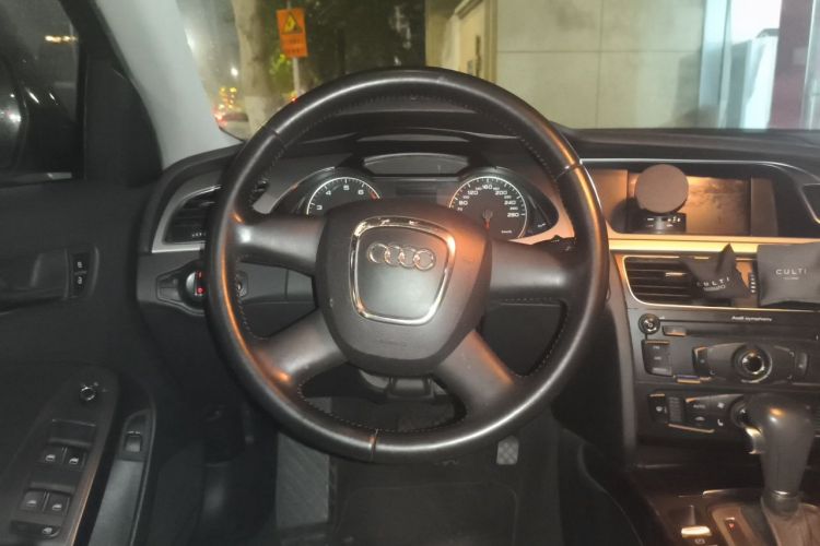 Used Audi A4L 2011 2.0 TFSI Comfort Model
