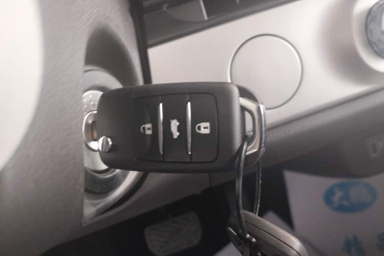 Used CHANGAN NEVO Lumin 2026 Model Treasure Edition 205km Beloved Beige Guoxuan
