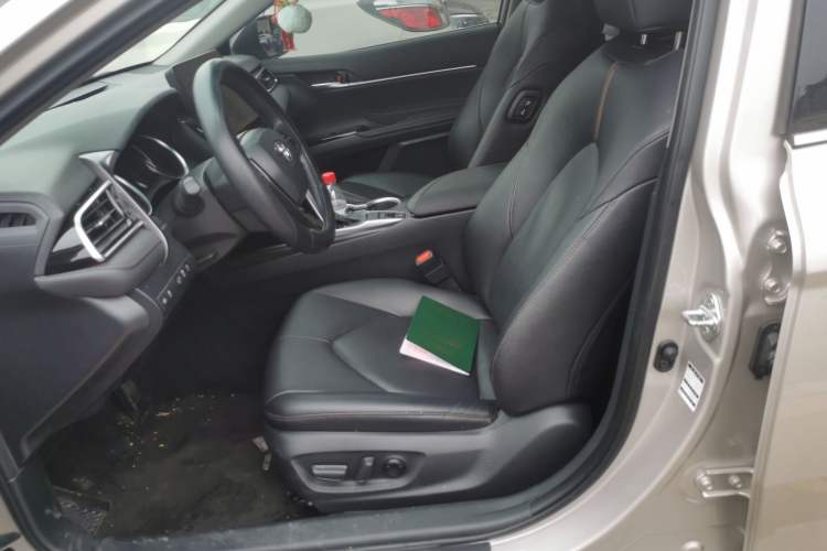 Used Toyota Camry 2023 2.0G Luxury Edition
