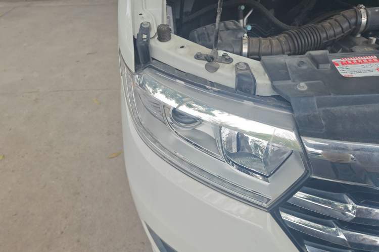 Used JAC Refine M3 2024 PLUS 2.0L HEV Comfort Edition Right Front Headlight