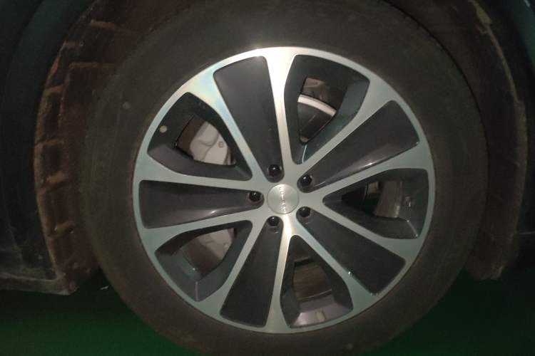 Used Hima Luxeed R7 2024 All-Electric 802 km Max Right Front Wheel Hub