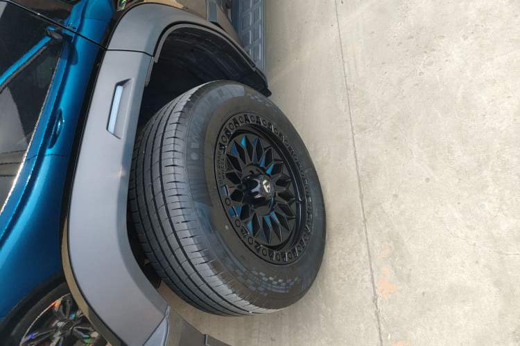 Used JETOUR Traveler 2023 1.5T Two-Wheel Drive Discovery PRO Right Rear Wheel Hub