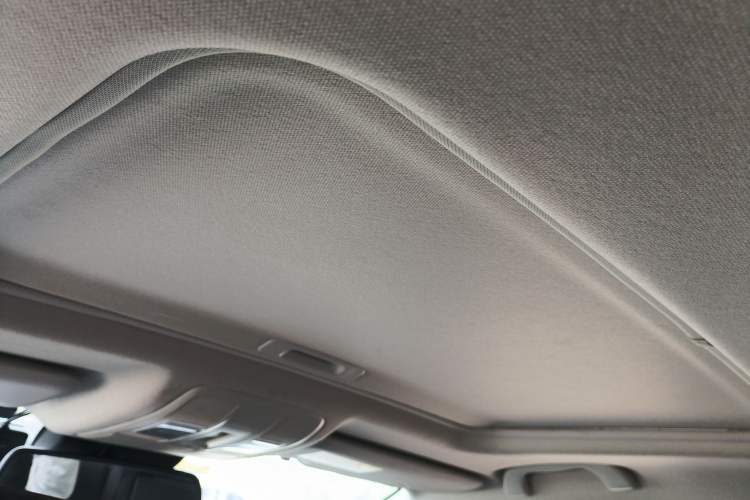 Used Mazda 3 Axela 2017 Hatchback 2.0L Automatic Sport Model China V Emission Standard Headliner