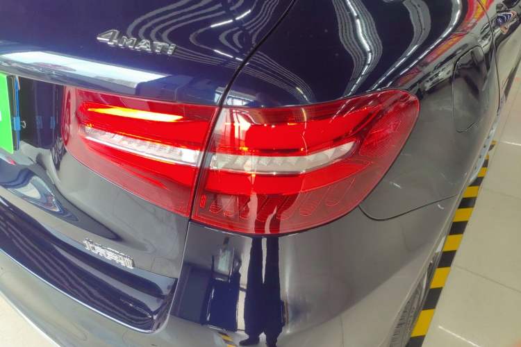 Used Mercedes-Benz GLC 2018 GLC 260 4MATIC Luxury Model
