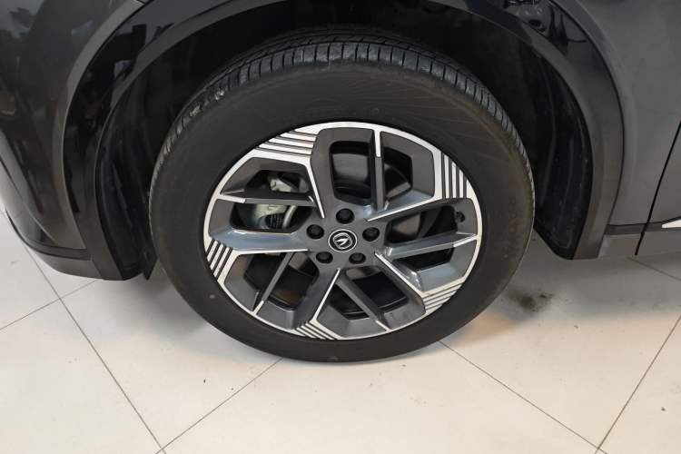 Used CHANGAN CS75 PLUS 2025 4th Generation 1.5T New Blue Whale Smart Luxury Edition Left Front Wheel Hub