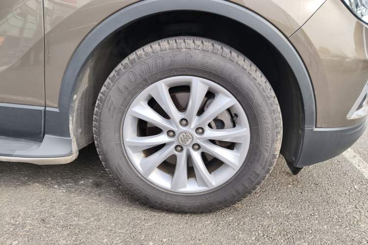 Used Buick Envision 2016 28T Four-Wheel Drive Elite Version Right Front Wheel Hub