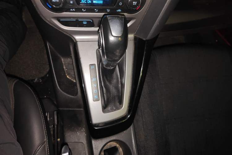 Used Ford Focus 2012 Hatchback 1.6L Automatic Fashion Edition Gear Lever