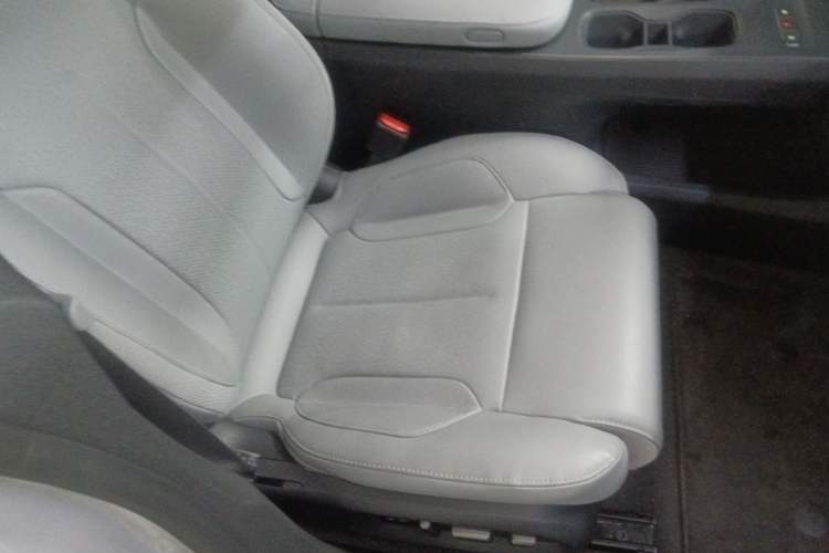 Used Nio ET5 2024 75 kWh Right Front Seat