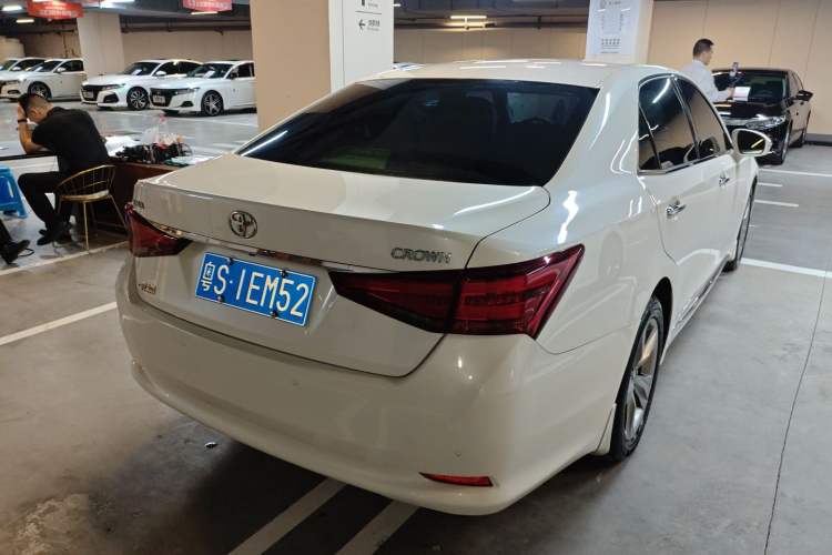 Used Toyota Crown 2015 2.0T Fashion Edition
